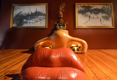 dali-museum-lips