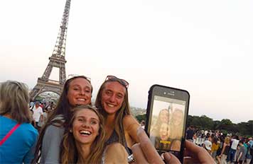 Jumpstreet-Tours_Europe-Tours_Student-Trip-to-Paris_Eiffel-Tower_356x232