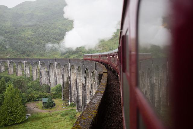 Scotland_Train_Image by Sklorg from Pixabay