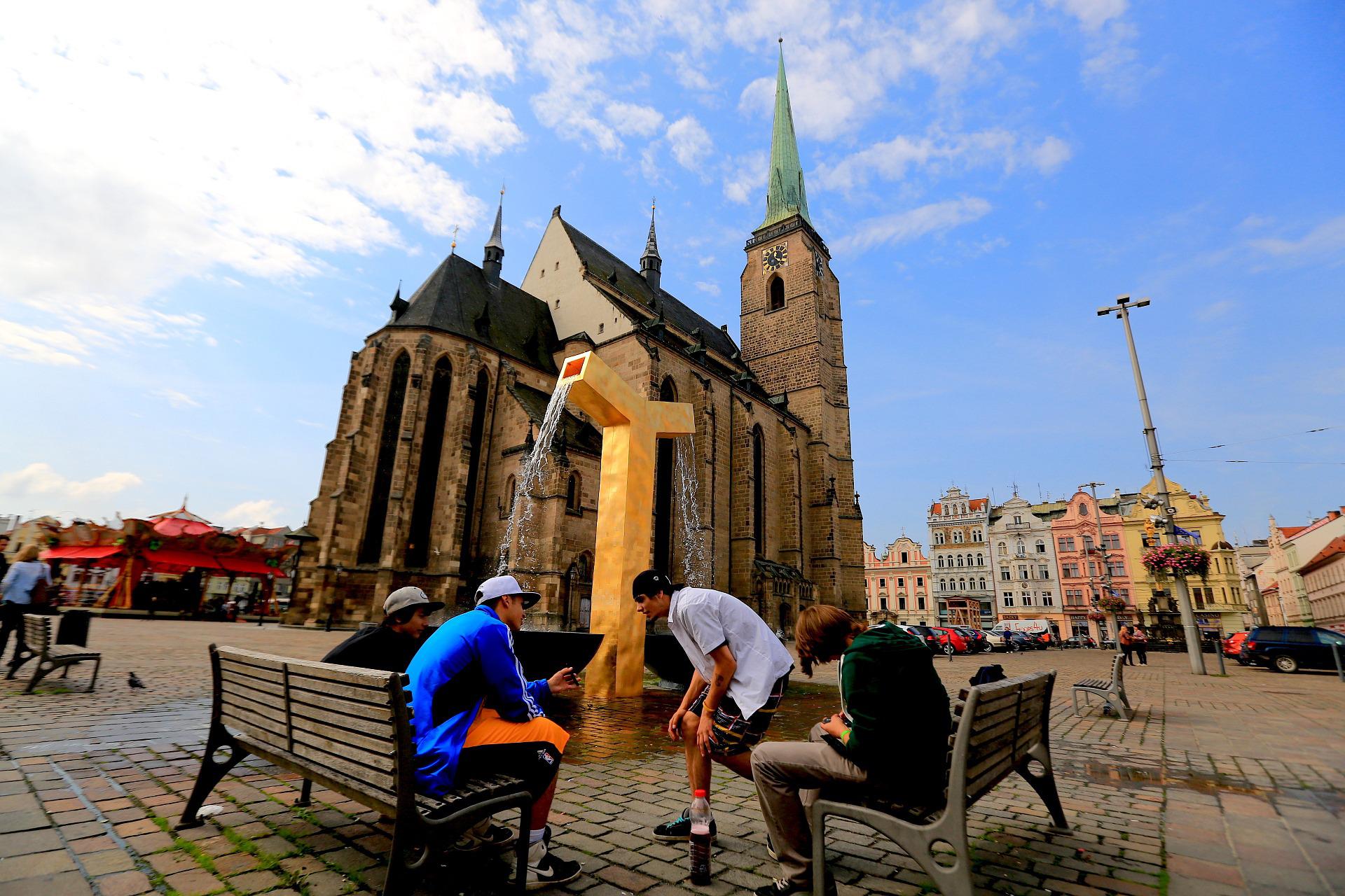 Central Europe_fountain-g860d1db21_1920