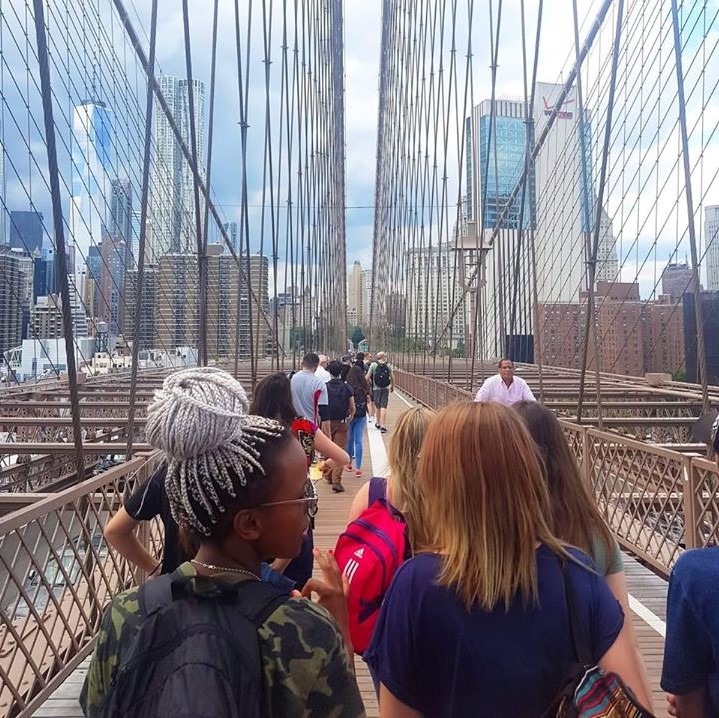 Group walk along the Brooklyn Bridge
